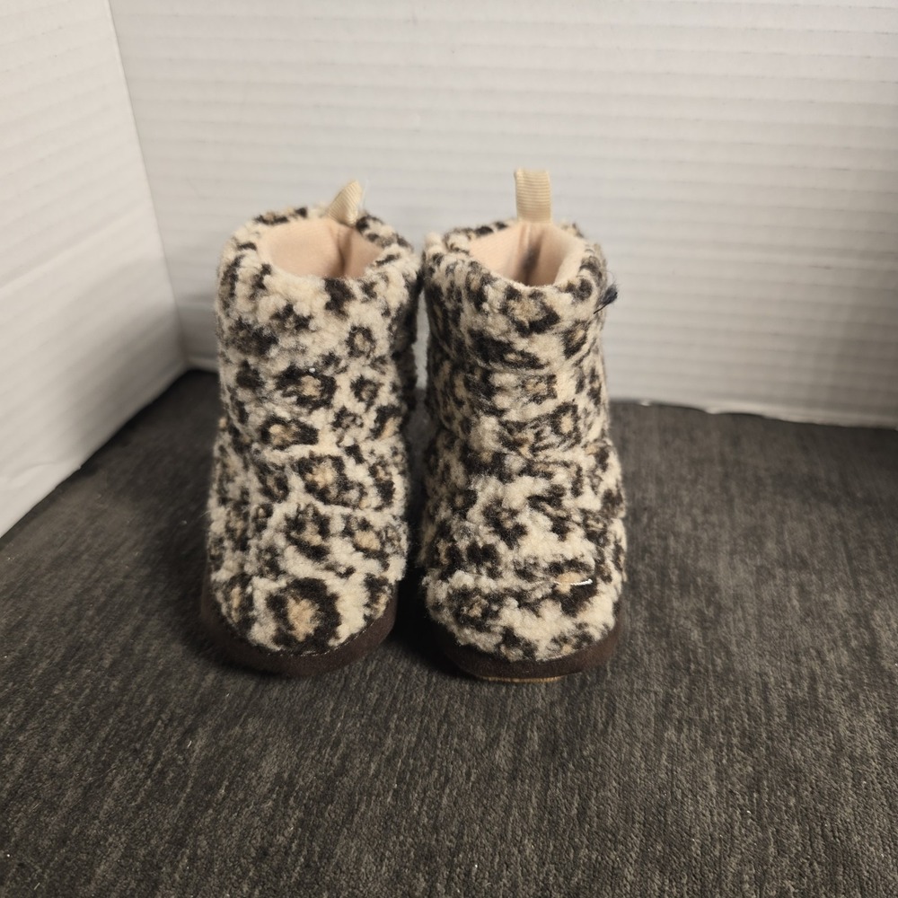 Old Navy Leopard Sherpa Boots Infant Size 0-3 Months Girl's Cozy Fall Winter